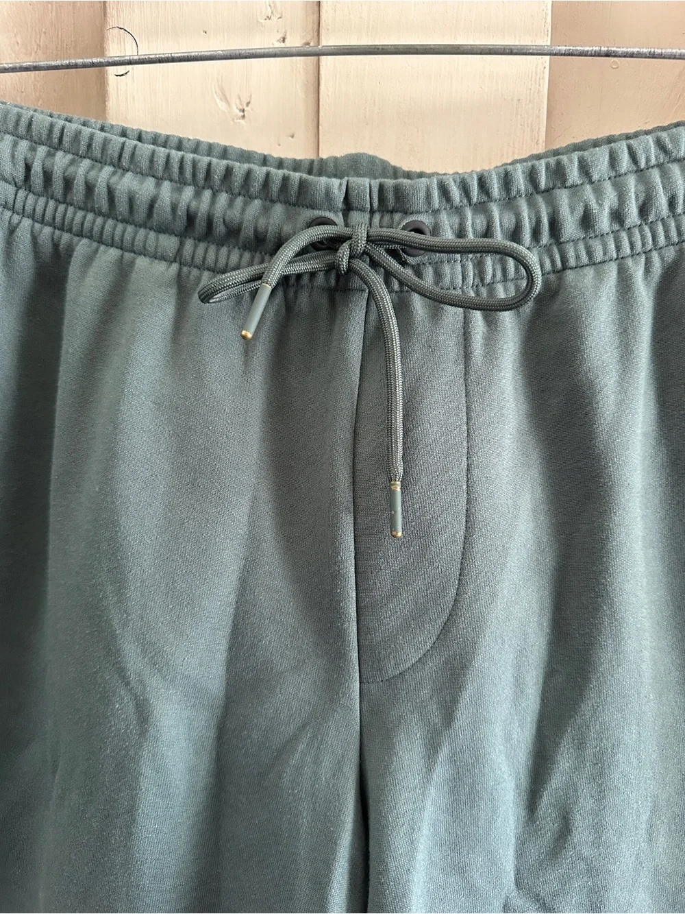 Nike Dri-FIT Men’s Athletic Training Shorts Green Drawstring Zip Pockets Size L